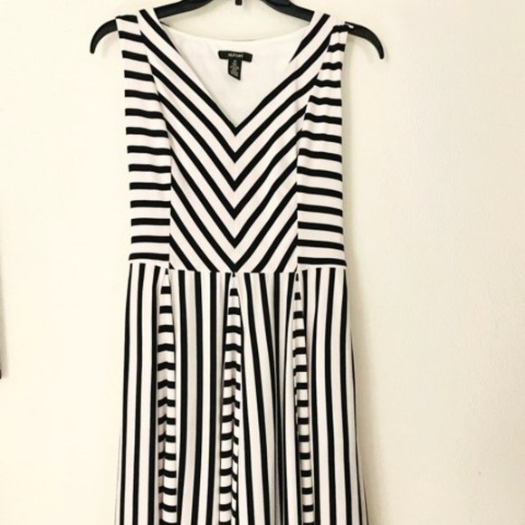 alfani black and white dress | Dresses | Nwot Size:custom made NEW SIZE featuring 3/4 Rose Petals Gown |